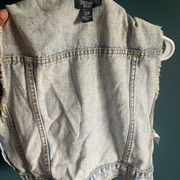 Stylish Streetwear Denim Vest - Picture 6 of 6